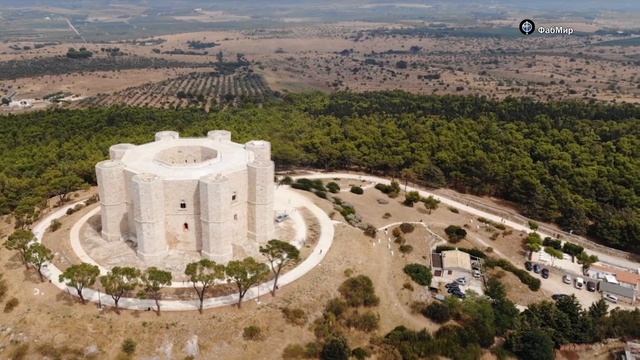 Необычный восьмиугольный замок средневековья - Кастель дель Монте смотреть онлайн