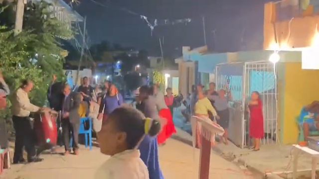 Evangelista : Nelly torres. Predicando bajos una sola candela, Dios mio pero que gloria 🙆🙆🙆🙆. смотреть онлайн