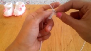 Вязание спицами. Пинетки туфельки для маленькой золушки часть1