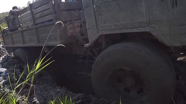 OFF ROAD/Газ - 66 делает вещи/Смогли засадить и выехать/Брат выручит Брата!!! смотреть онлайн
