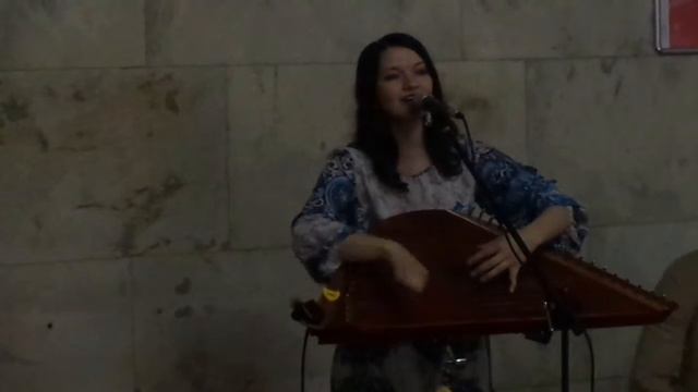 Этно-рок группа Свет- Настасья. Музыка в метро. смотреть онлайн