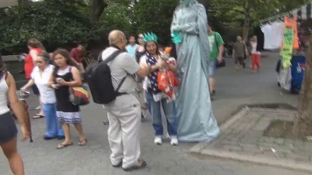 57.Две Статуи Свободы - в Central Park,и на Time Square Нью-Йорка.Statue of Liberty,Time Square,Par смотреть онлайн