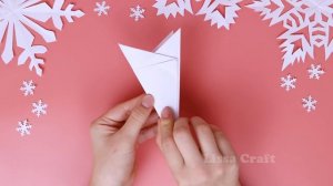 Красивые снежинки из бумаги / Как сделать снежинку / Снежинка трафарет для вырезания на окно