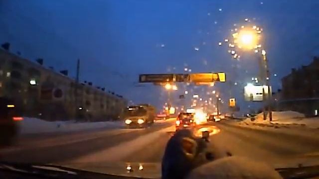 Некрасовский  мост... такси рено...