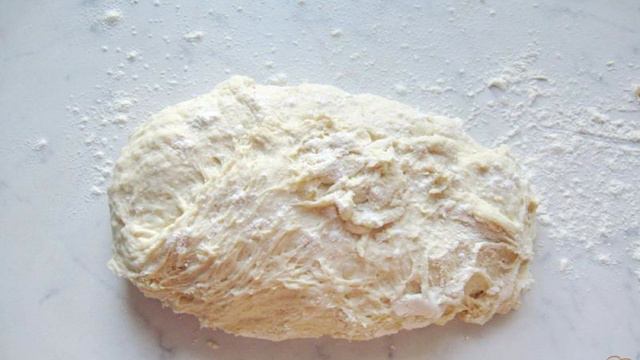 Жареные пирожки с мясом, рисом и луком