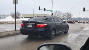 Lexus LS460 хочет дрифтить ?