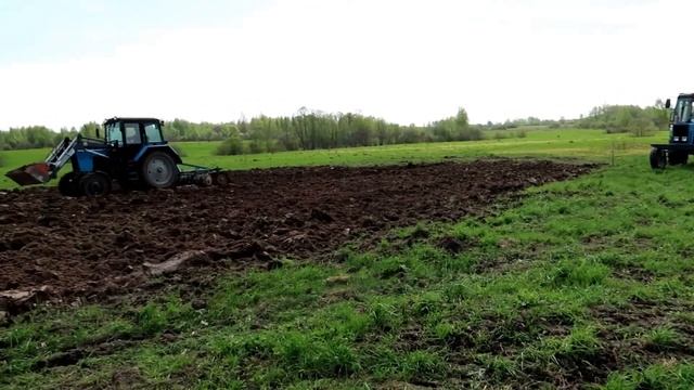 Вспашка целины, земля сельхоз назначения.