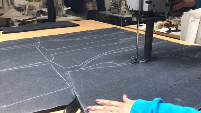 Раскрой ткани сабельный ножом смотреть онлайн