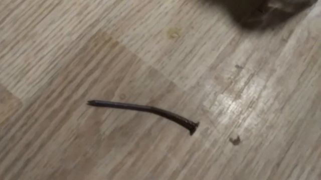 Как выпрямить гвоздь? смотреть онлайн