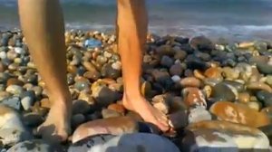 Демонстрирую, что воду можно пить прямо из Байкала