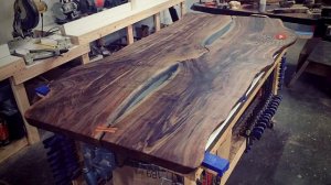 Сборка светящегося стола из необрезных досок, массива дерева своими руками