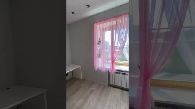 Двухуровневая детская кровать с аркой: видеообзор выполненного проекта детской комнаты.