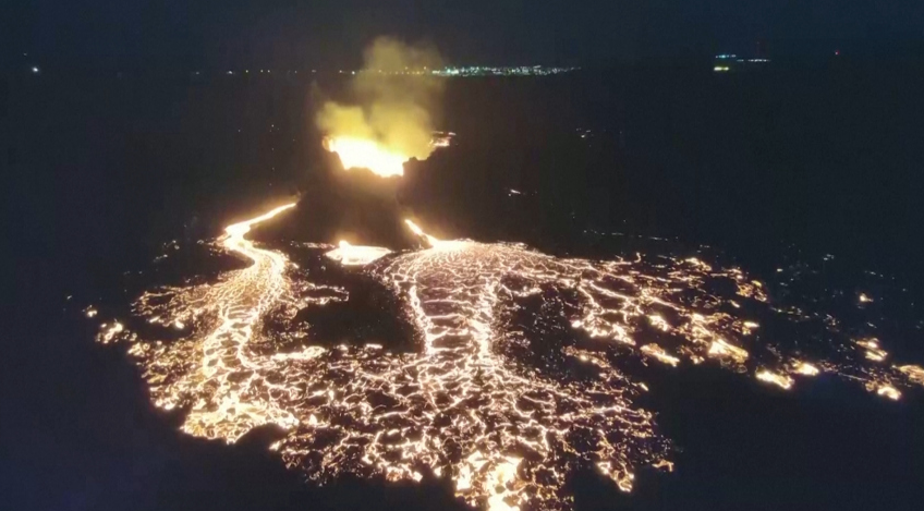 Опубликованы новые кадры мощного извержения вулкана в Исландии