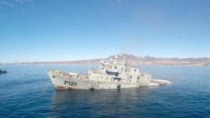 Как уходит на дно мексиканское военное судно
