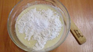 Манник с яблоками на кефире