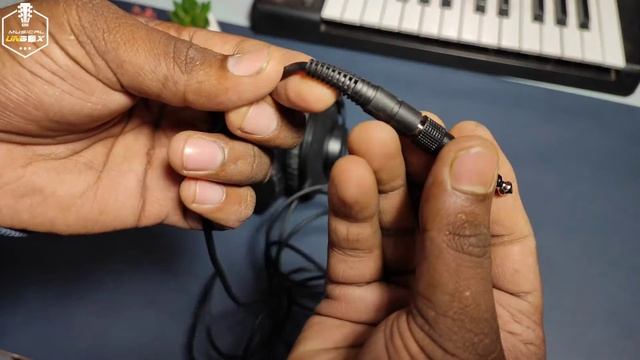 AKG K52 Headphone Unboxing & Review Hindi 2022 смотреть онлайн