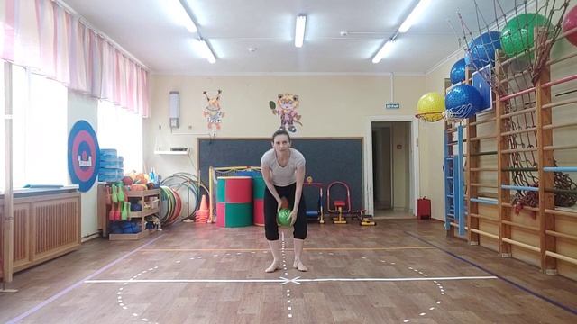 Небольшой комплекс упражнений с мячиком для дошкольников 5-7 лет смотреть онлайн