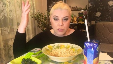 МУКБАНГ РОЛЛТОН ЛАПША / ОЛИВКИ МАСЛИНЫ / MUKBANG #SaidellySayka/