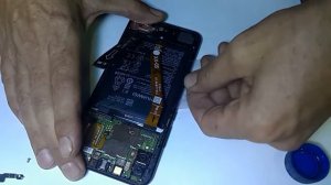 huawei nova 3i  INE-LX1 Как снять крышку и заменить батарею. Разборка с комментариями.