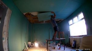 как одному крутить гипсокартон (гкл) на потолок .