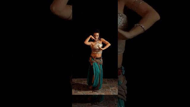 Fusion Bellydance inspired on Heels technique by Sereia смотреть онлайн
