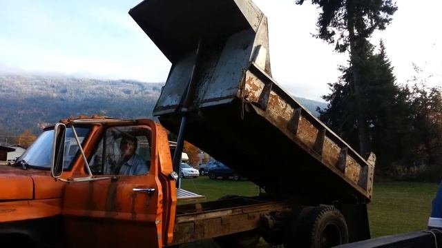 68 Ford F750 cold start after 9 years смотреть онлайн