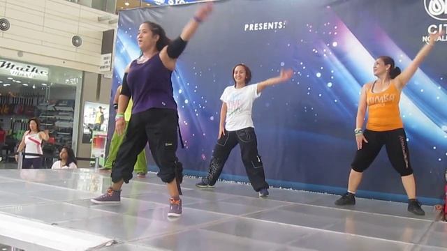 ZUMBA FITNESS - ZUMBA MAMI - REGGAETON смотреть онлайн