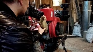 Ремонт, замена масла дизельного мотоблока.