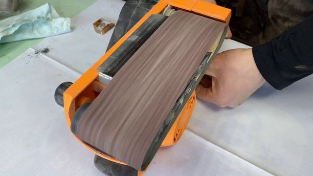 Making a heart pendant from wood and epoxy resin inside the key смотреть онлайн