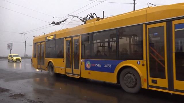 Как троллейбусы поворачивают на стрелках? Как работает троллейбусная стрелка? Уникальные кадры смотреть онлайн