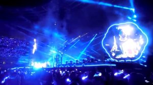 Coldplay - Something Just Like This (Paris 18/07/2017)