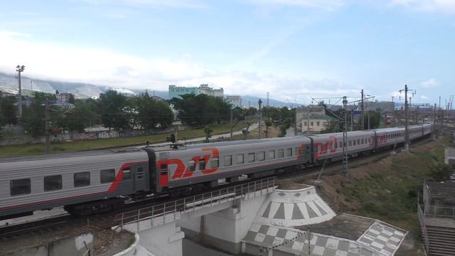 Электровоз ЭП1М-464 с поездом Новороссийск - Владикавказ смотреть онлайн