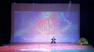 Стилизованный китайский танец