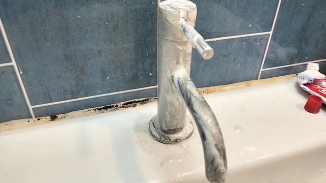 How to clean bathroom taps with toothpaste. Shine  polish metals with toothpaste! tipsandtricks