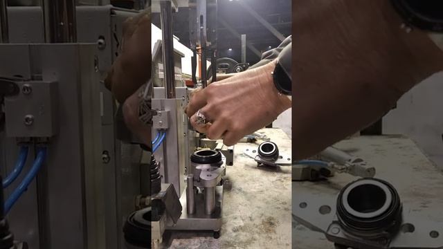 Приспособление по установке запорных колец смотреть онлайн