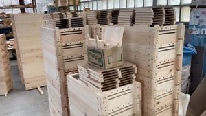 Результат вставки пенопласта в крышу 8 рамочном рогатом улье, + про донный пыльцесборник и рамки.