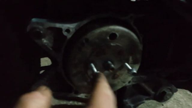 Как снять ротор генератора (магнит) на скутере без съемников смотреть онлайн