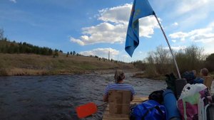 Прохождение переката возле деревни Сохарево на катамаране.
