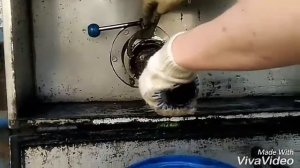 Как слить масло с бочки.