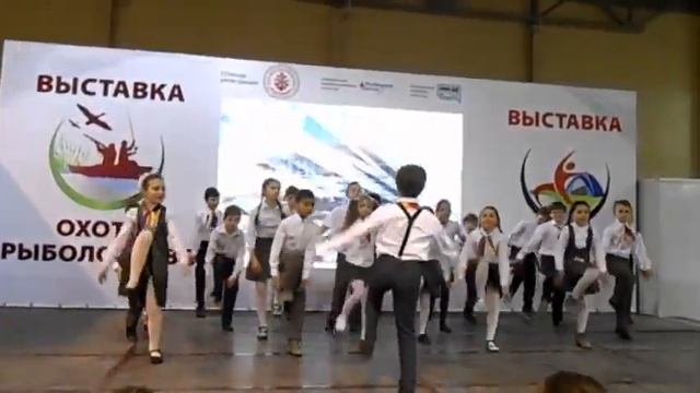 Танец "На зарядку становись" смотреть онлайн