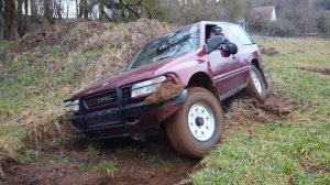 Opel Frontera Sport offroad mud stuck/ Ram-trench stuck