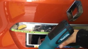 Как снять буквы и шильдики с авто