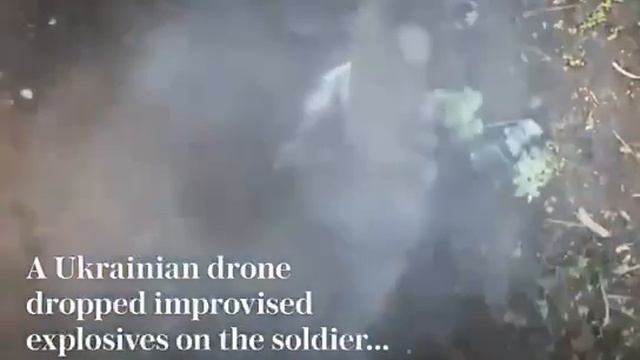 ロシア人は無敵だ!!ウクライナの無人偵察機が、負傷したロシア兵に 3 回手榴弾を投下しましたが、彼はそれらをジャガイモのように放り投げました。