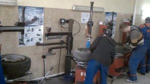 Очень быстрый шиномонтаж  Переобули машину за 4 минуты 37 секунд