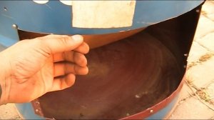БУНКЕРНАЯ КОРМУШКА ДЛЯ ВЬЕТНАМСКИХ ПОРОСЯТ ИЗ МЕТАЛЛИЧЕСКОЙ БОЧКИ.