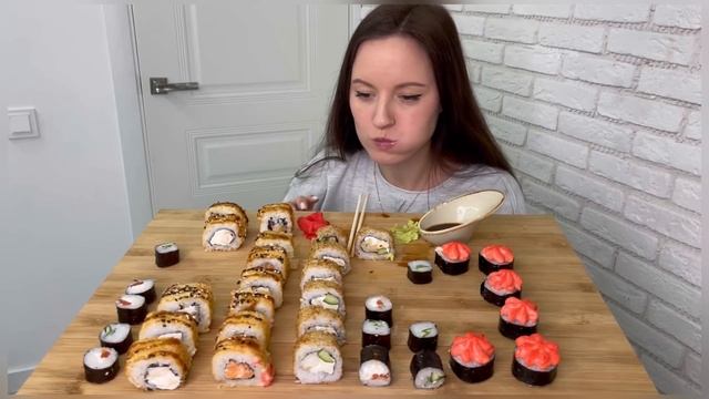 МУКБАНГ РОЛЛЫ  С ЛОСОСЕМ С КРАБОМ ЗАПЕЧЁННЫЕ ГОРЯЧИЕ СУШИ MUKBANG SUSHI ROLLS Приложение Шерри