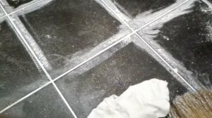 Как быстро отчистить затирку с рельефного кафеля.