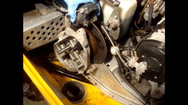 Snowmobile Chaincase Removal and Replacement with Reverse (Ski-Doo) смотреть онлайн