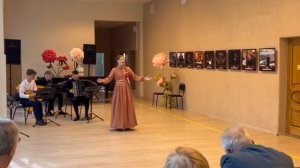 "Вёдра я несла", музыка В.Пипекина, слова В.Семернина, солистка Елена Шкрябина