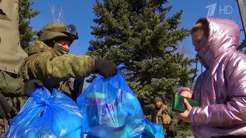 Российские военные доставили десять тонн гуманитарной помощи в Харьковскую область